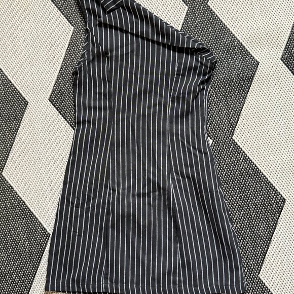 Chic One Shoulder Black & White Pinstriped Mini Dress with A-Line Silhouette - Picture 3 of 7